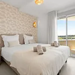 Lägenhet Elegant With Valley Views, Pool & Gym In Oceana Gardens *