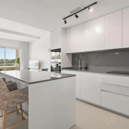 Apartament Elegant With Valley Views, Pool & Gym In Oceana Gardens *